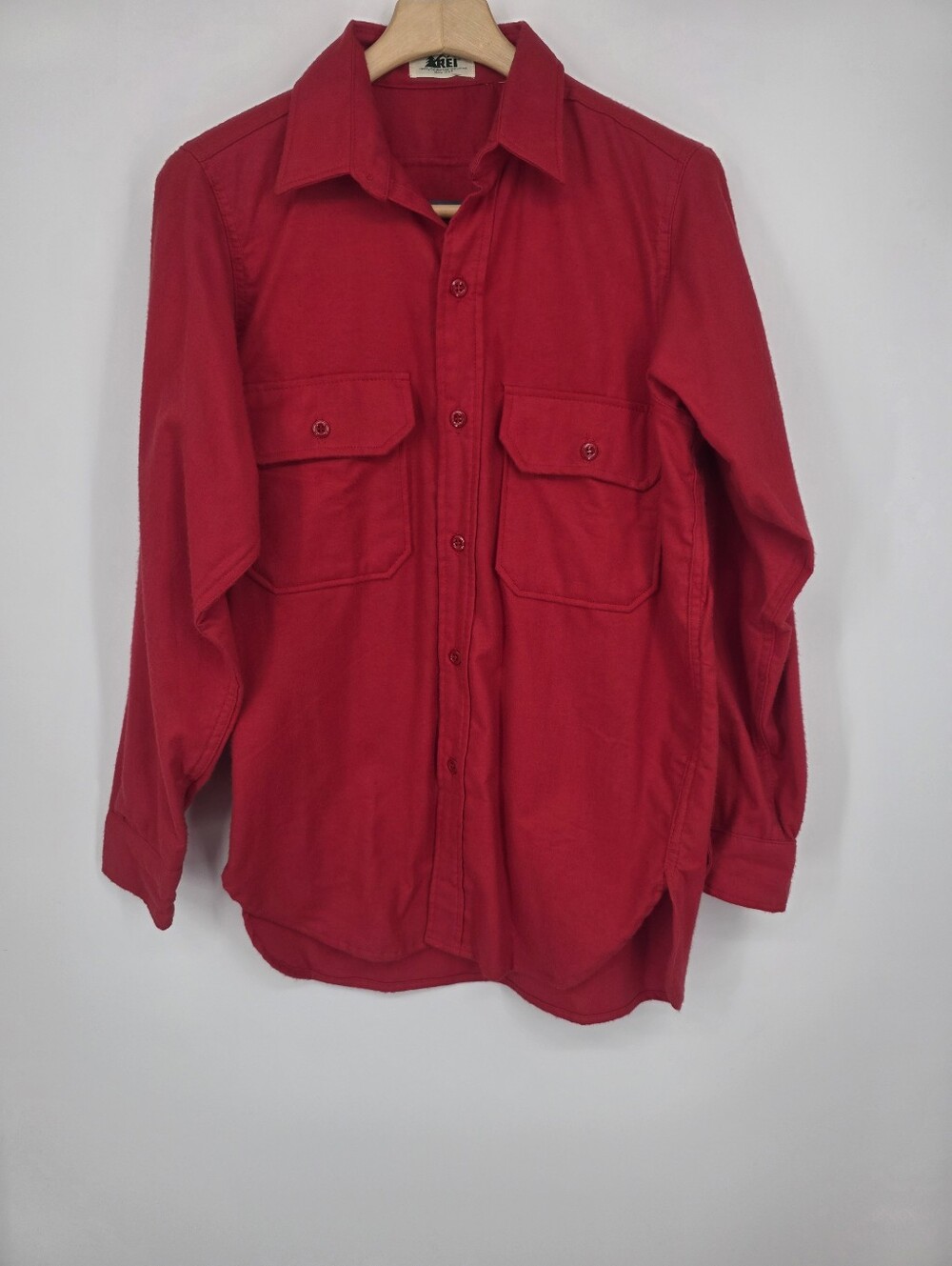 Vintage REI Red Button-Up Shirt with Chest Pockets M.